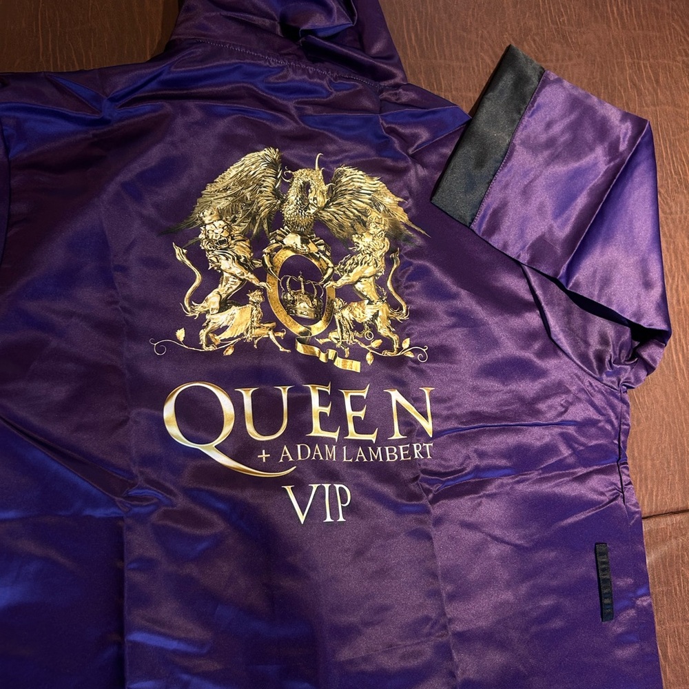 Queen + Adam Lambert VIP Purple Robe - Picture 12 of 13